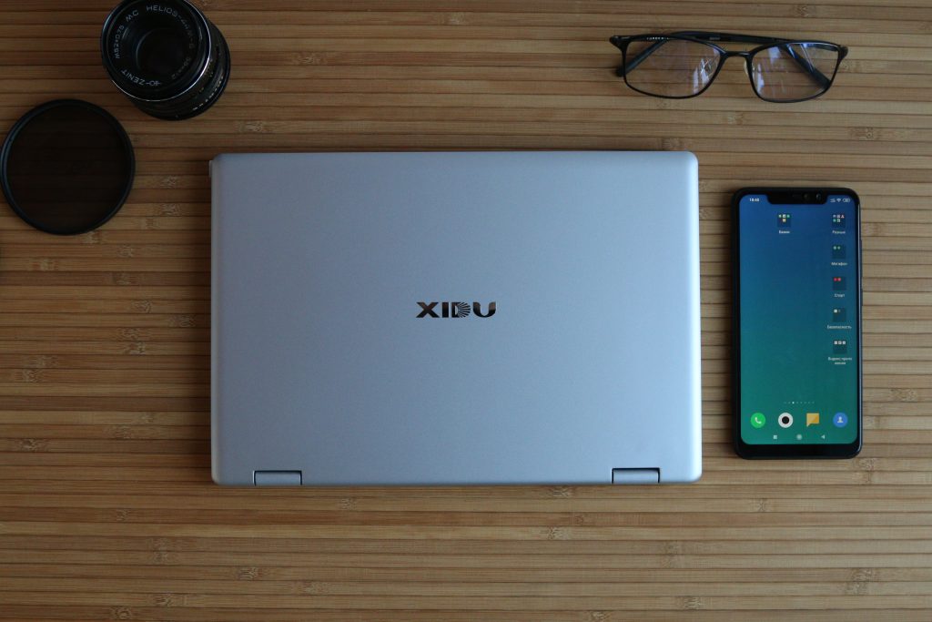 Xidu PhilBook в сравнении со смартфоном