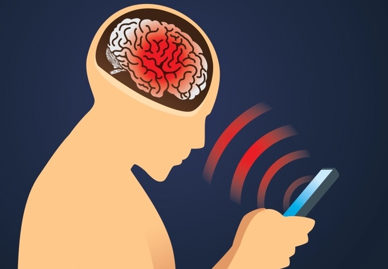 Телефон brain. Влияние телефона на организм человека. Влияние телефона на мозг. Излучение от телефона. Влияние телефона на человека.
